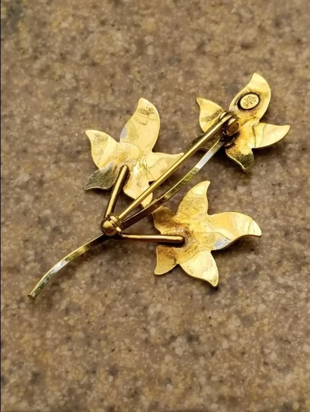 Van Dell 12k GF Autumn Fall Leaves Pin
